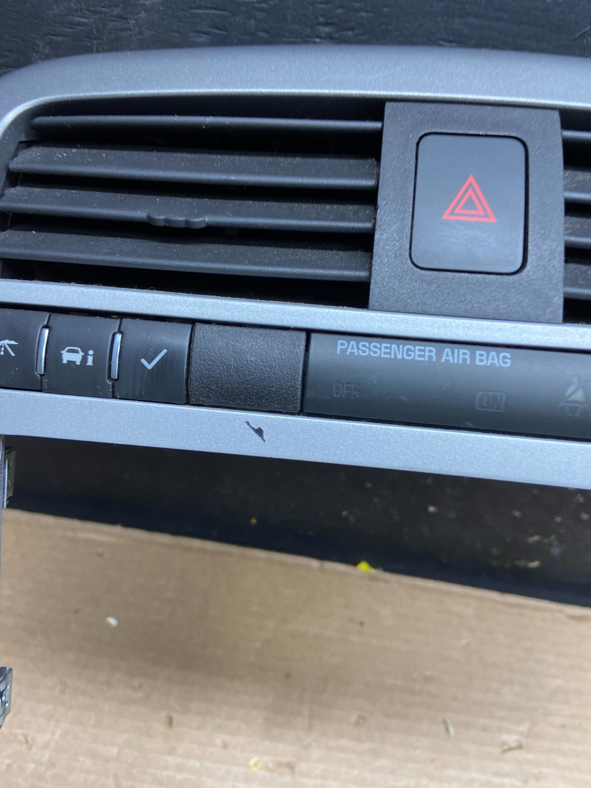 2007 to 2009 Chevrolet Equinox Radio Face Climate Control Panel Bezel W1984 DG3