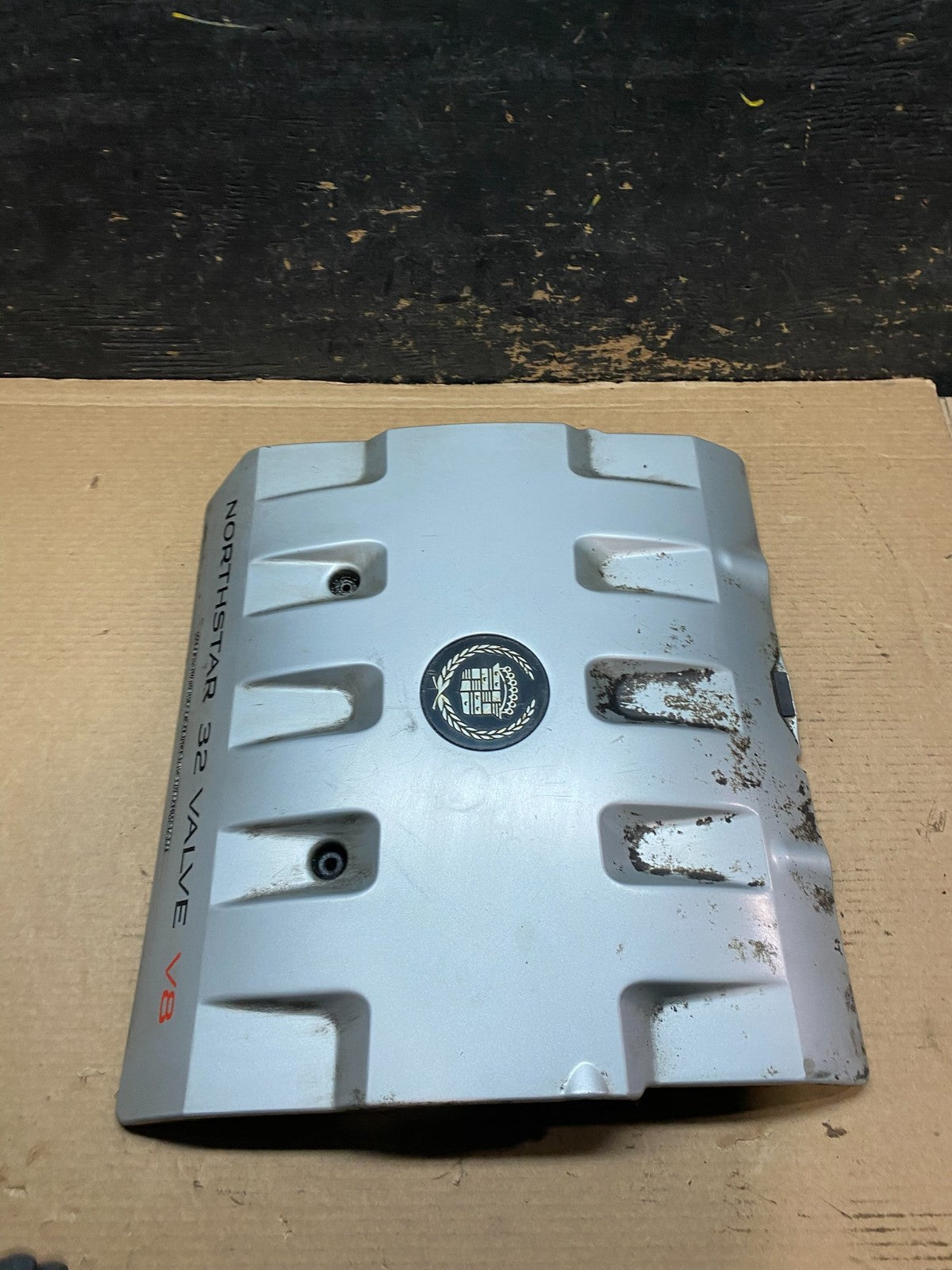 2001 to 2004 Cadillac Deville Seville Northstar Engine Motor Cover v9331 DG2