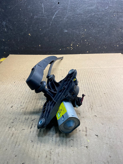 2011 to 2017 BMW X3 Rear Windshield Wiper Motor OEM Z4717 DG3