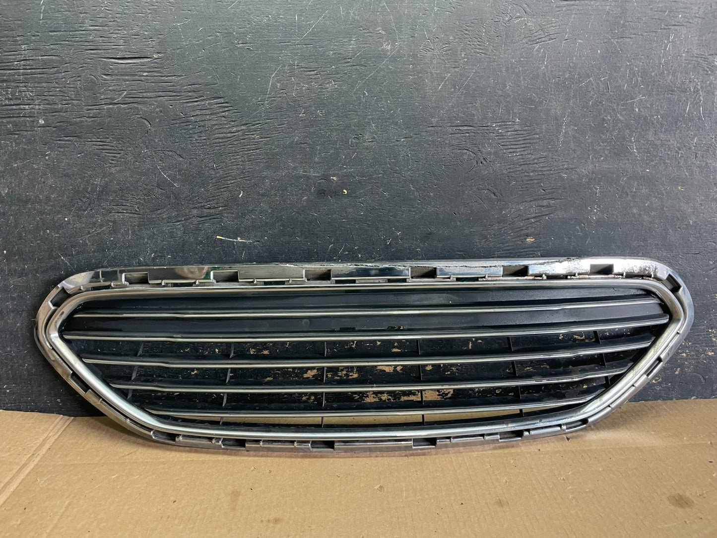 2014 to 2019 Ford Fiesta Front Upper Grille Grill Oem AB3030 DG0