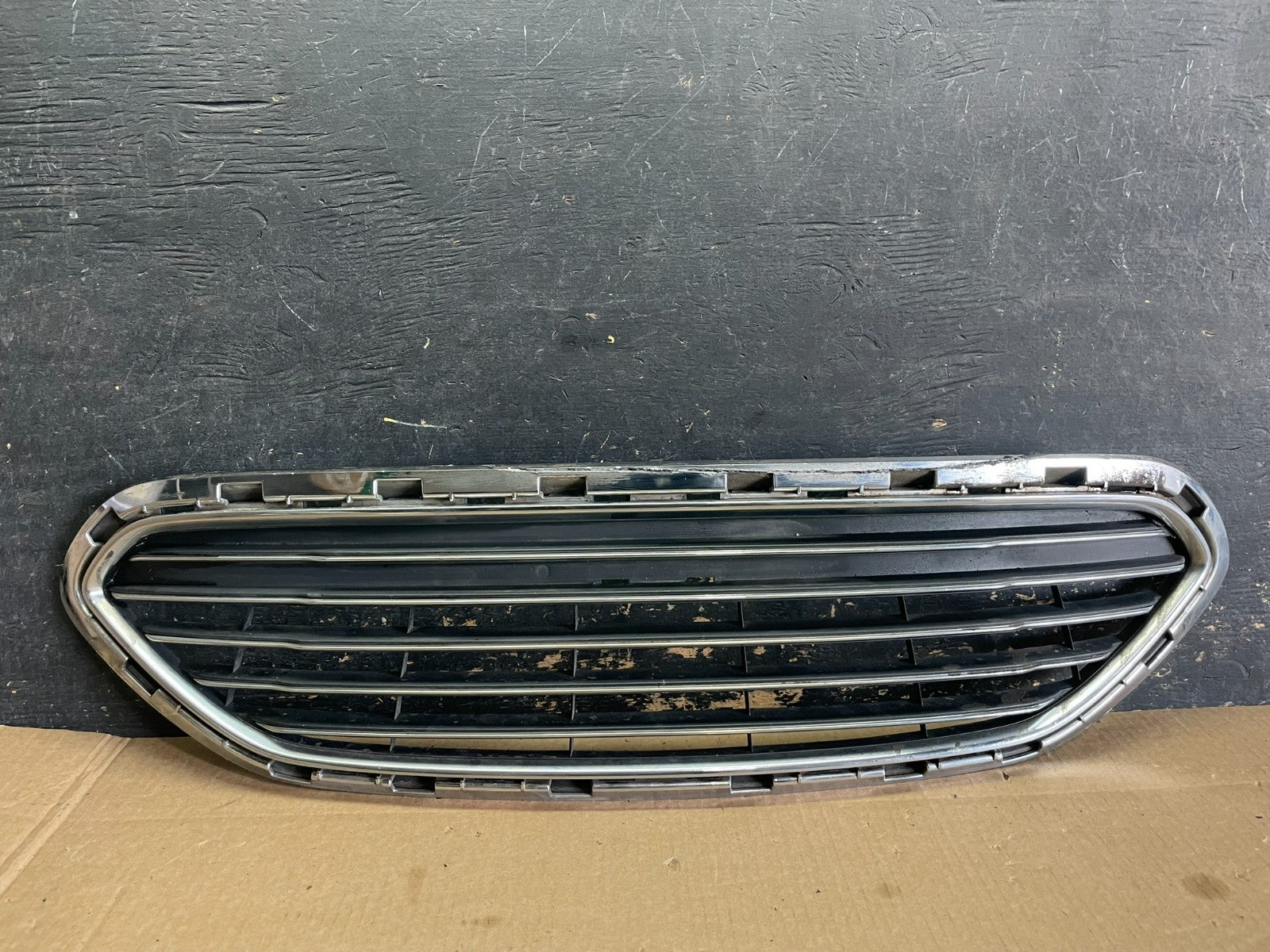 2014 to 2019 Ford Fiesta Front Upper Grille Grill Oem AB3030 DG0