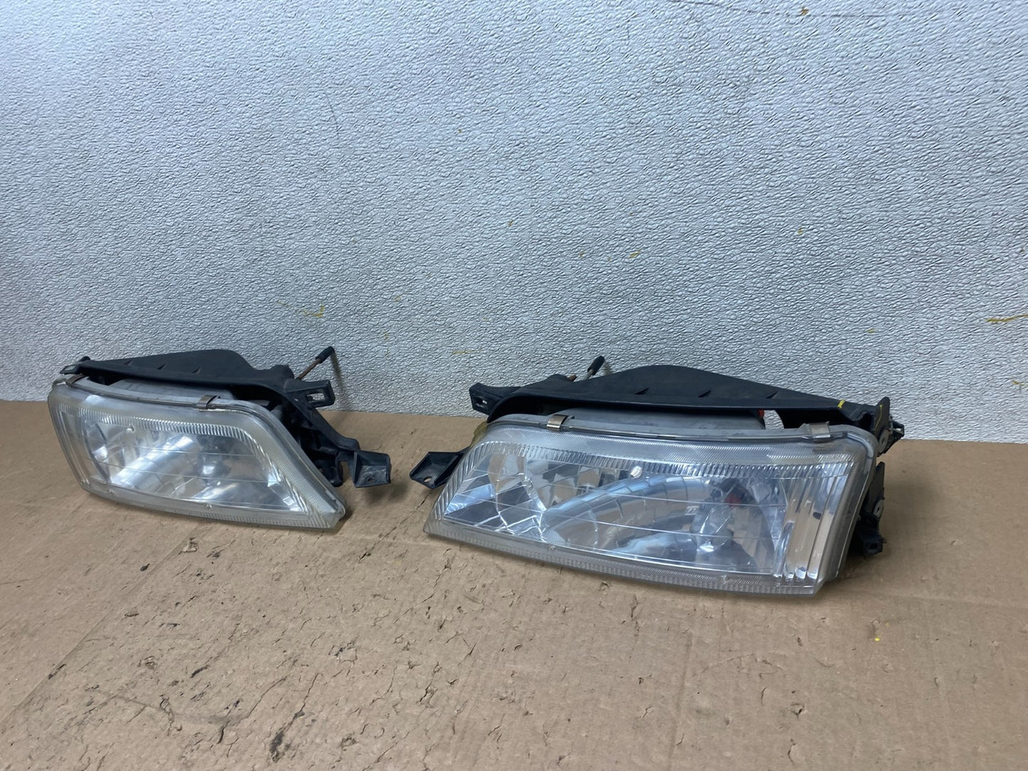 1997 to 1999 Nissan Maxima Left+Right Side Headlights Halogen OEM W1069 DW1