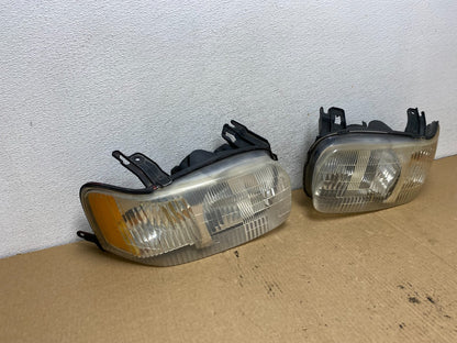 2001 - 2004 Ford Escape Headlights Left+Right Halogen AG2047 DW2
