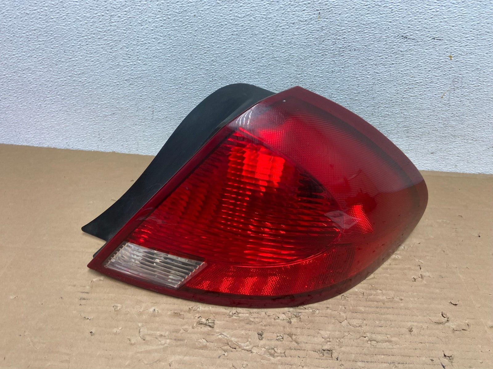 2000 to 2003 Ford Taurus Right Passenger Rh Side Tail Light AD4313 LK0