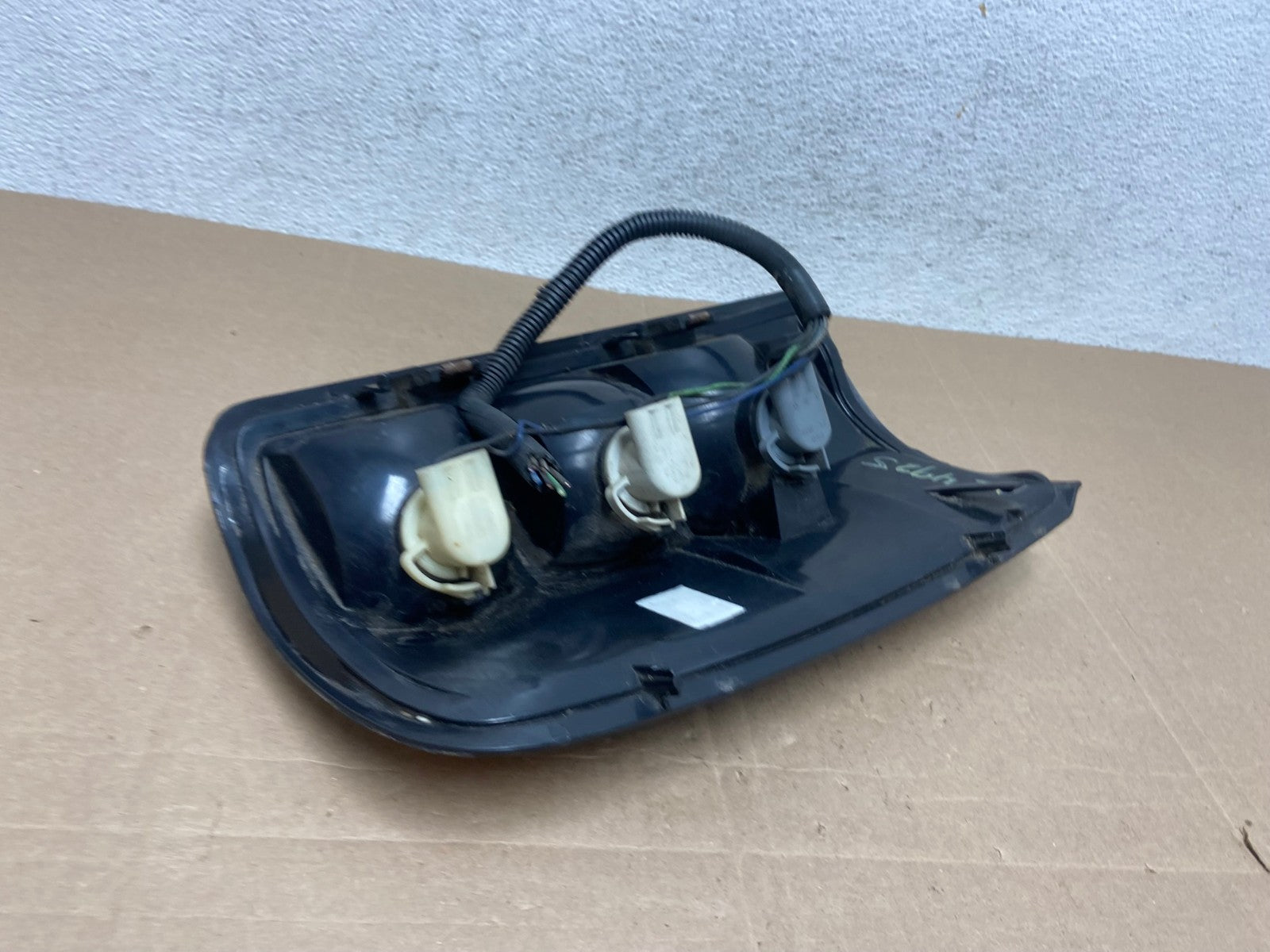 2000 - 2006 Chevrolet Suburban Tahoe Yukon Right Passenger Tail Light AE4925 LK5