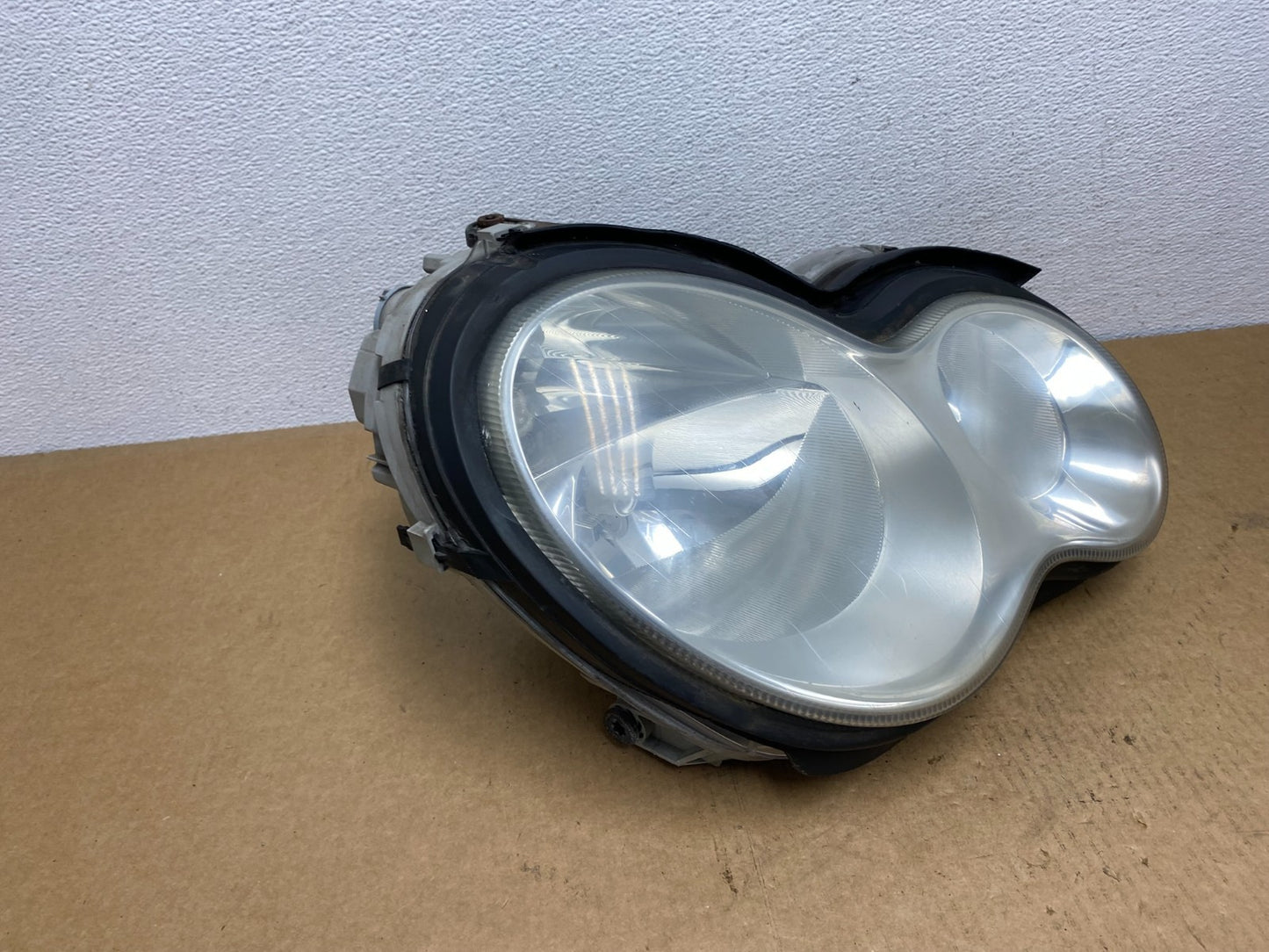 2005 to 2007 Mercedes-Benz C-Class Right Passenger Side Headlight Oem AC1808 DW2