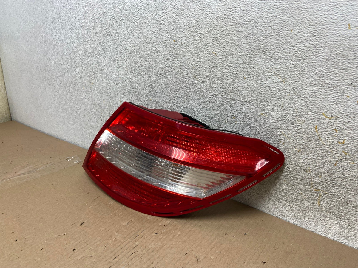 2008 2009 2010 2011 Mercedes C-Class Right Passenger Tail Light AH5775 LK2
