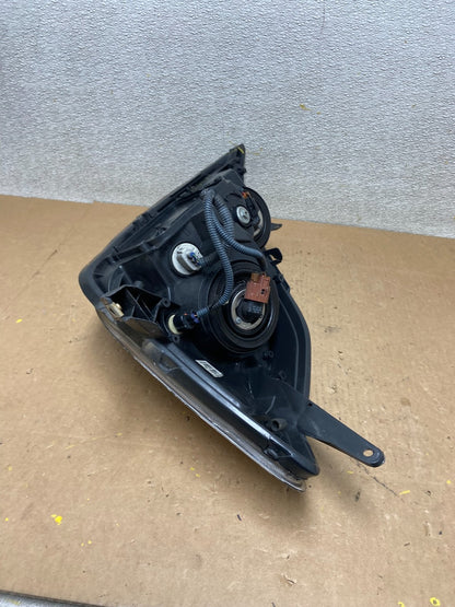 2004-2005 Toyota Sienna Driver Right Passenger Halogen Headlight OEM Z7672 PS7