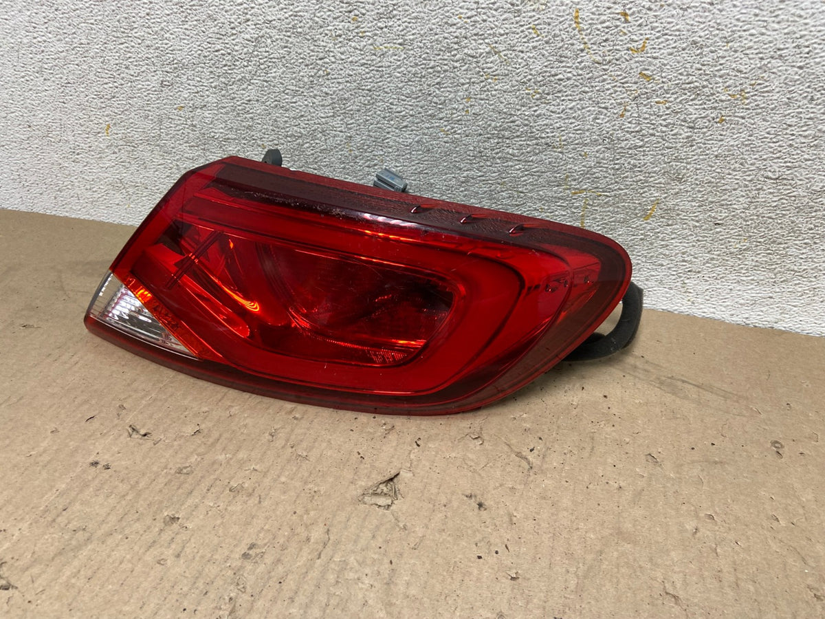 2015 2016 2017 Chrysler 200 Sedan Right Passenger Side Tail Light AH6908 LK2
