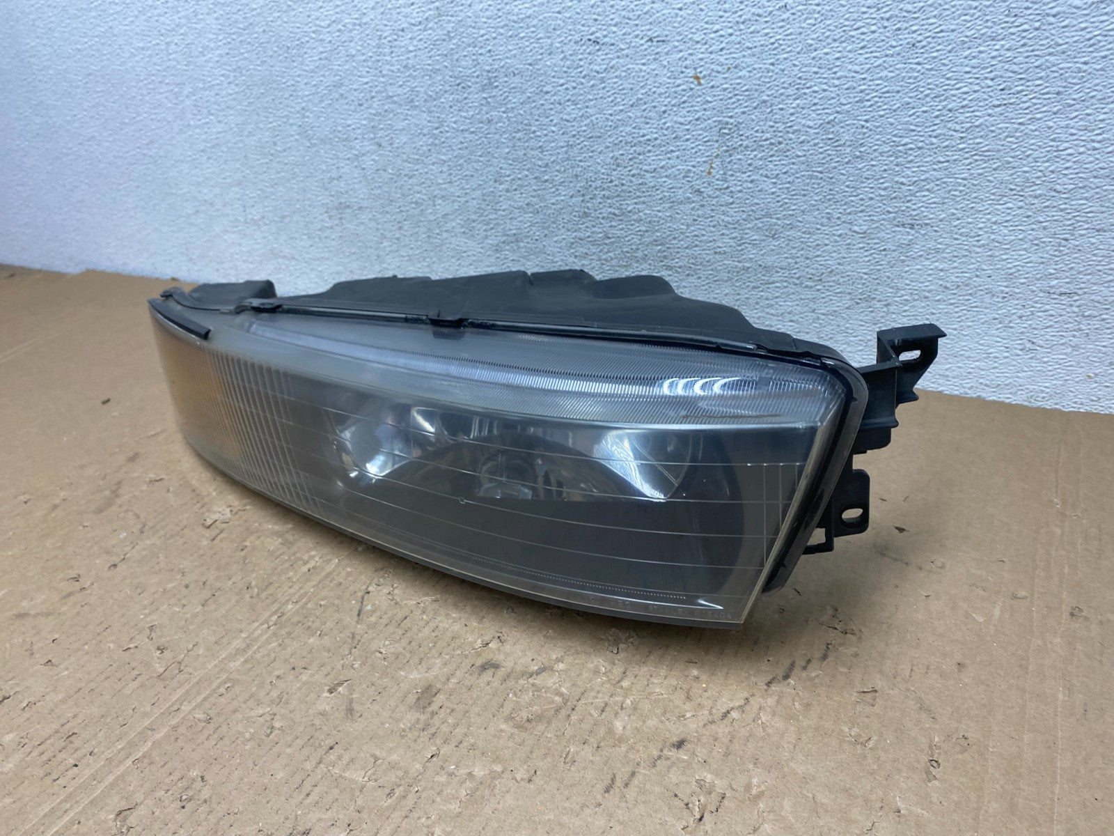 2002 to 2003 Mitsubishi Galant Right Passenger RH Side Headlight AD8135 DW1