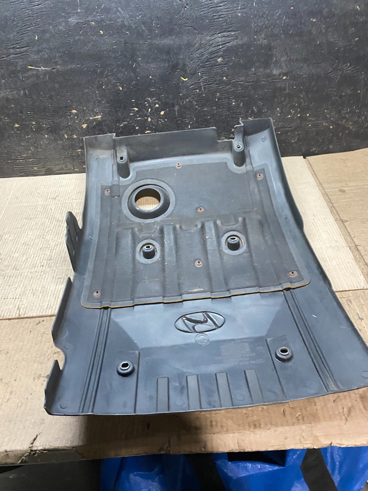 2001 Hyundai XG Series Top Lid Engine Cover 29240-39001 X2923 DG4
