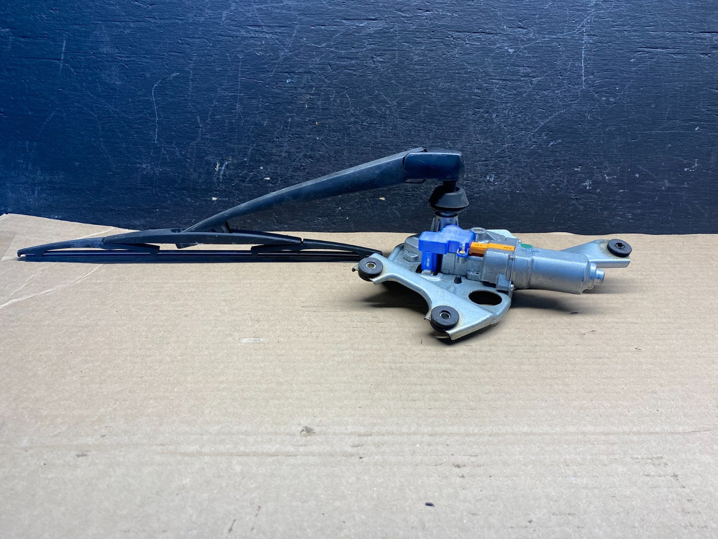2010 to 2014 Subaru Legacy Outback Rear Wiper Motor AE00451