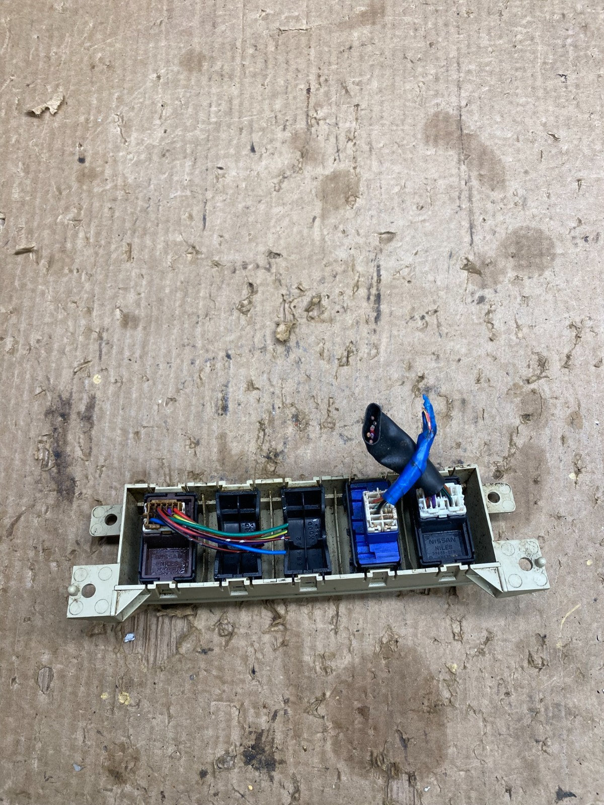 2006-2010 Infiniti M35 Center Console Heated Seats Control Switches OEM Z7390 DG3