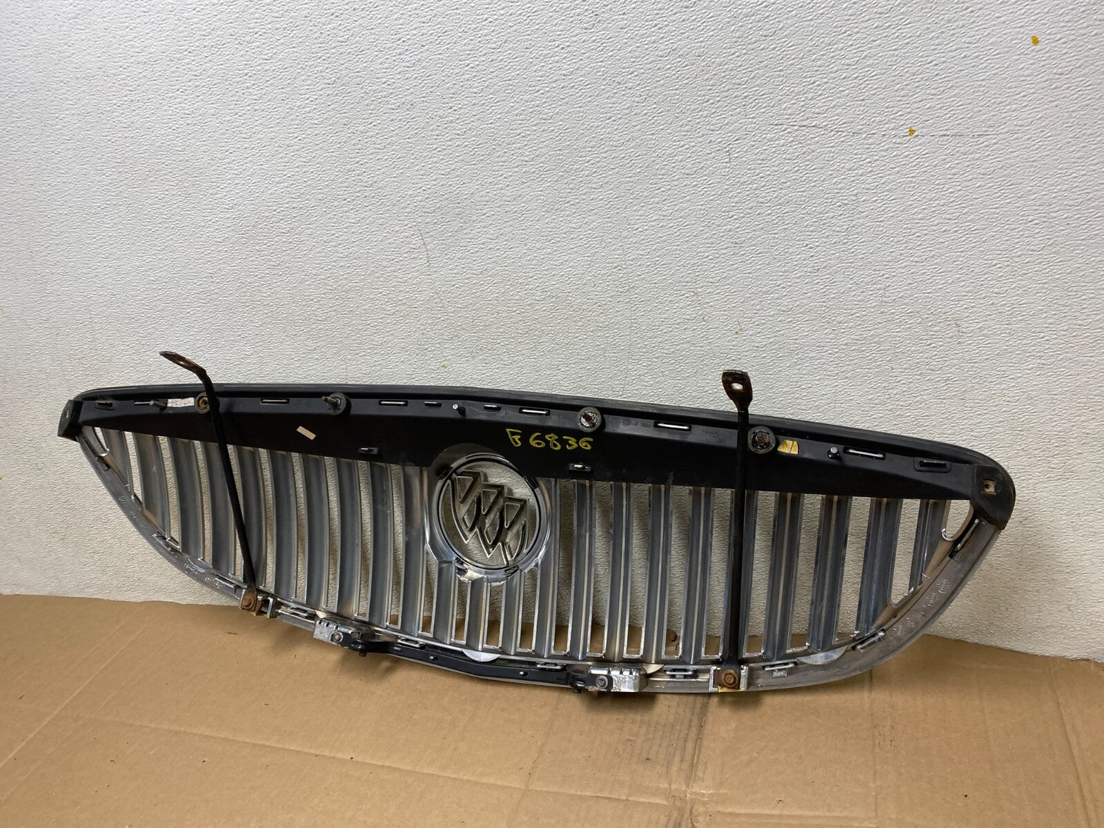 2008 to 2012 Buick Enclave Front Upper Grill Grille G6836 PS8