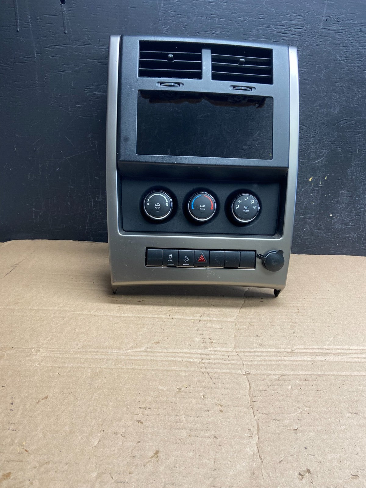 2008 to 2012 Jeep Liberty Dash Climate Temperature Control Radio Bezel AF1914 DG0