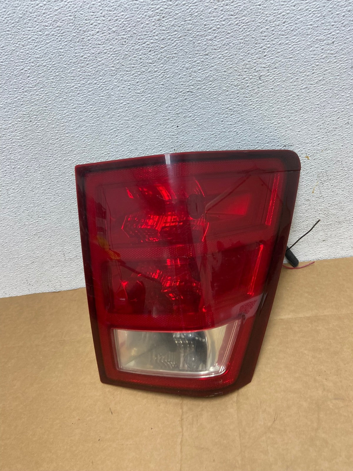 2005 - 2006 Jeep Grand Cherokee Right Passenger Rh Tail Light AD4414 LK0