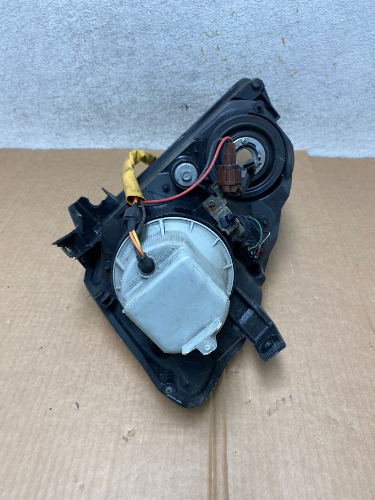2002 to 2004 Nissan Altima Right Passenger Side Xenon Headlight AI3752 DW9