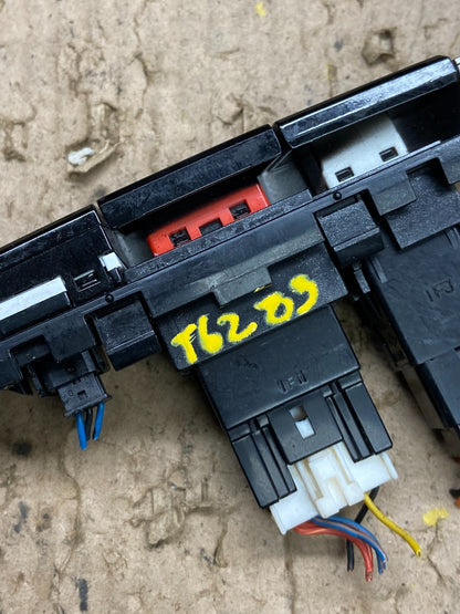 2010 to 2013 Hyundai Tucson Dash Dashboard Center Warning Hazard Switch T6285 DG6