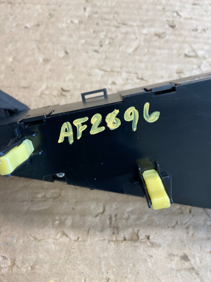 2015 2016 2017 Toyota Prius C A/C Heater Climate Control Unit Switch af2696 DG5
