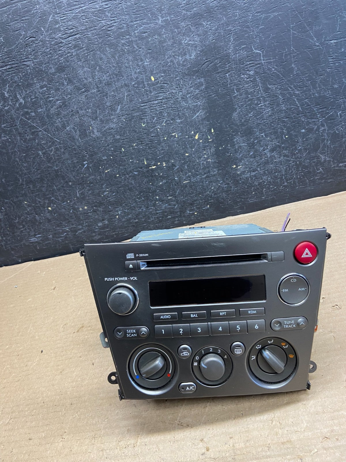 2005 to 2009 Subaru Legacy AM FM CD Radio Climate Control Player AH3792 DG0