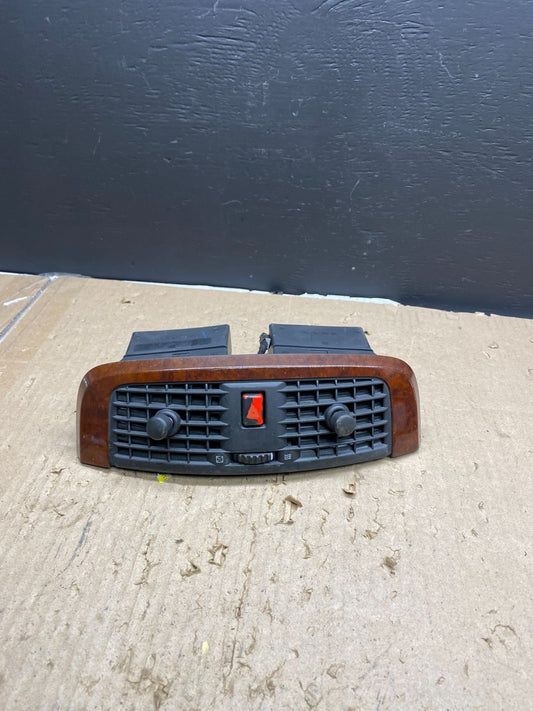 2004 to 2009 Cadillac SRX Front Center Dash A/C Air Vent AB5687  DG0