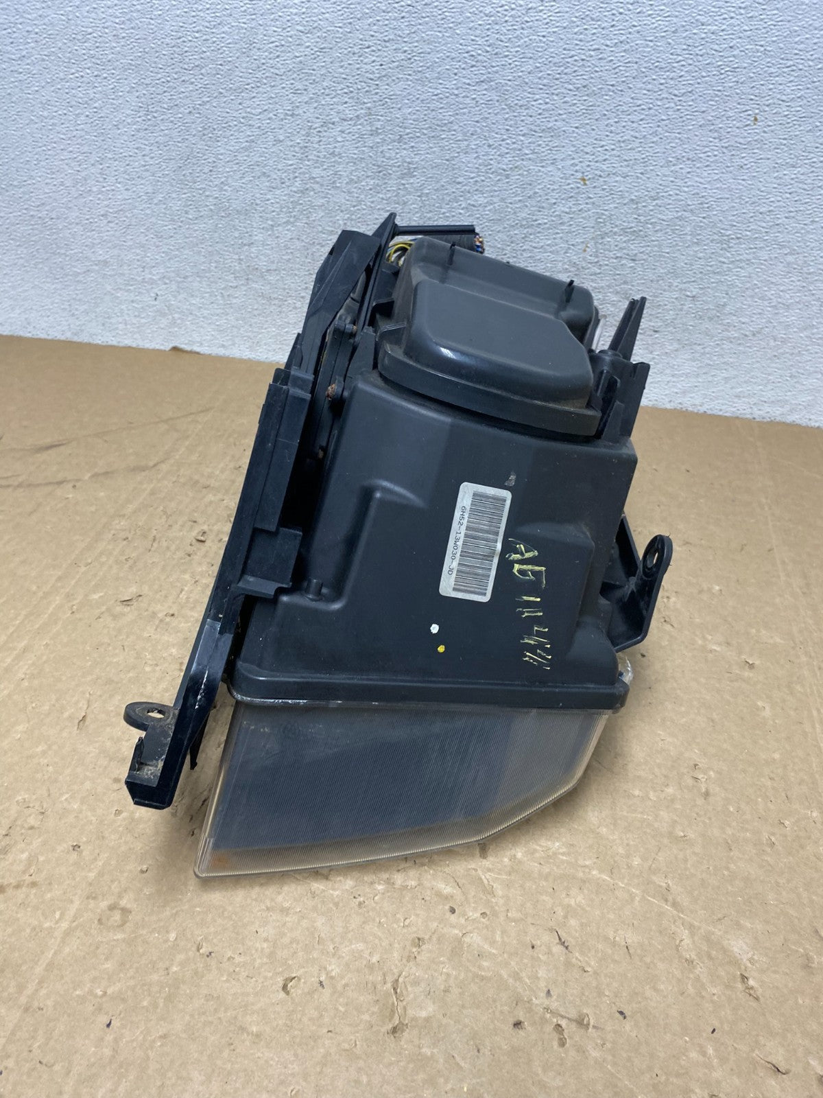 2008-2012 Land Rover LR2 Left Driver LH Side Xenon Headlight AG1144 DW7