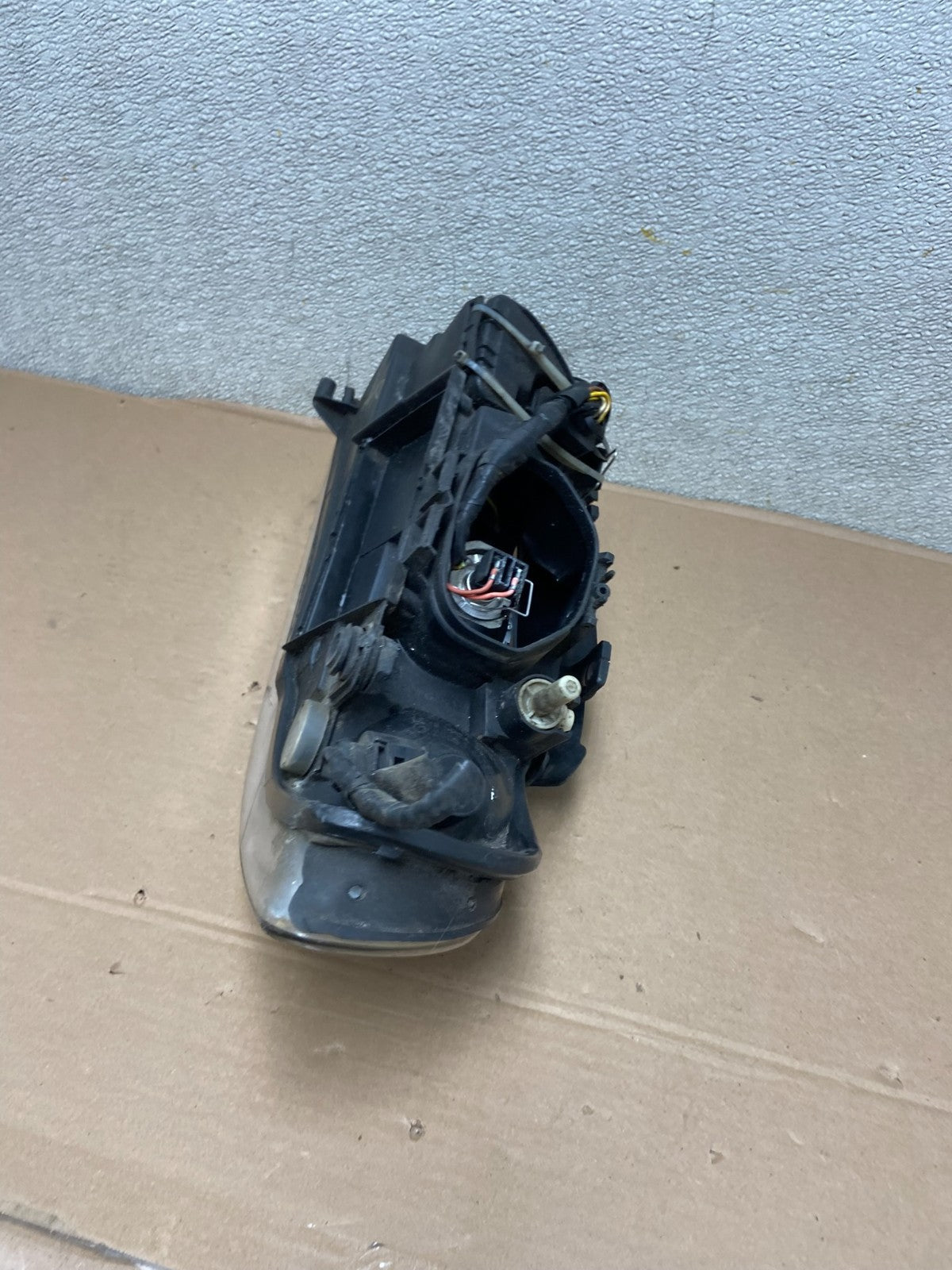1999 to 2002 Audi A4 Passenger Right Side Headlight AA9882 DW6