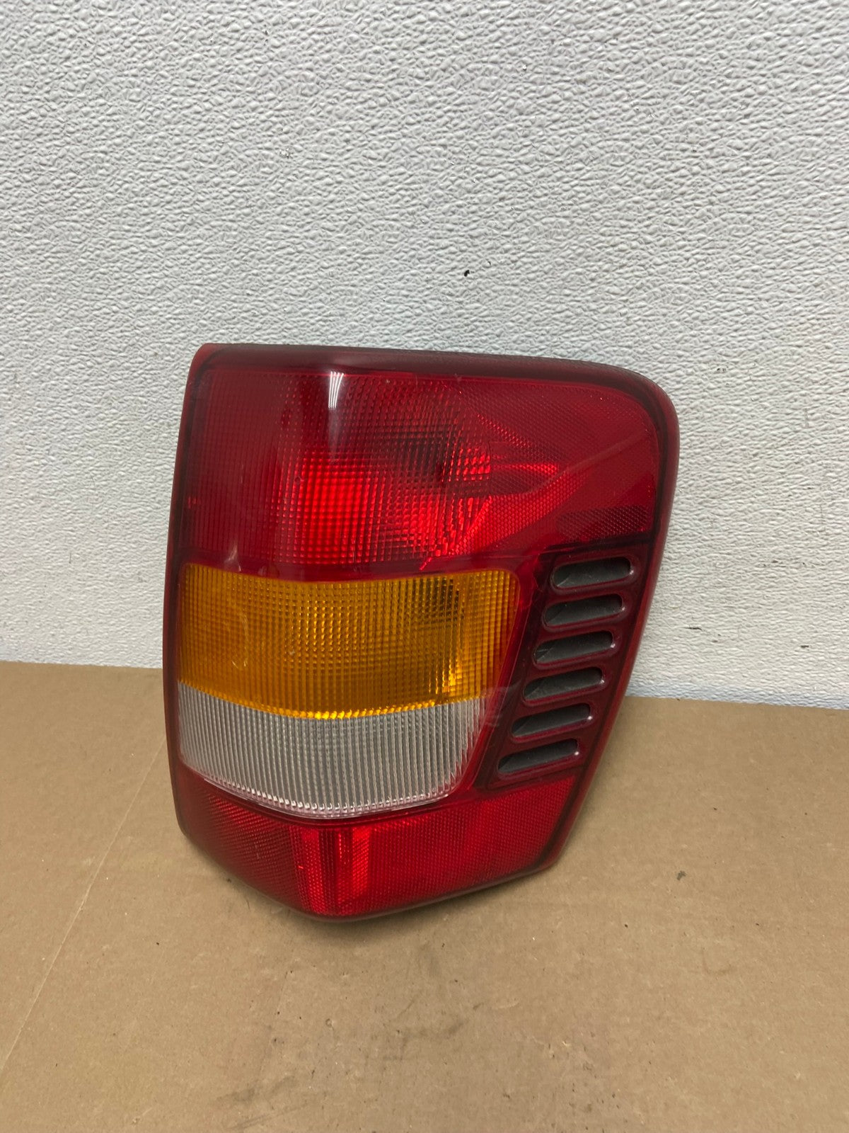 1999-2004 Jeep Grand Cherokee WJ Right Passenger Rh Tail Light DEPO AC5586 LK0