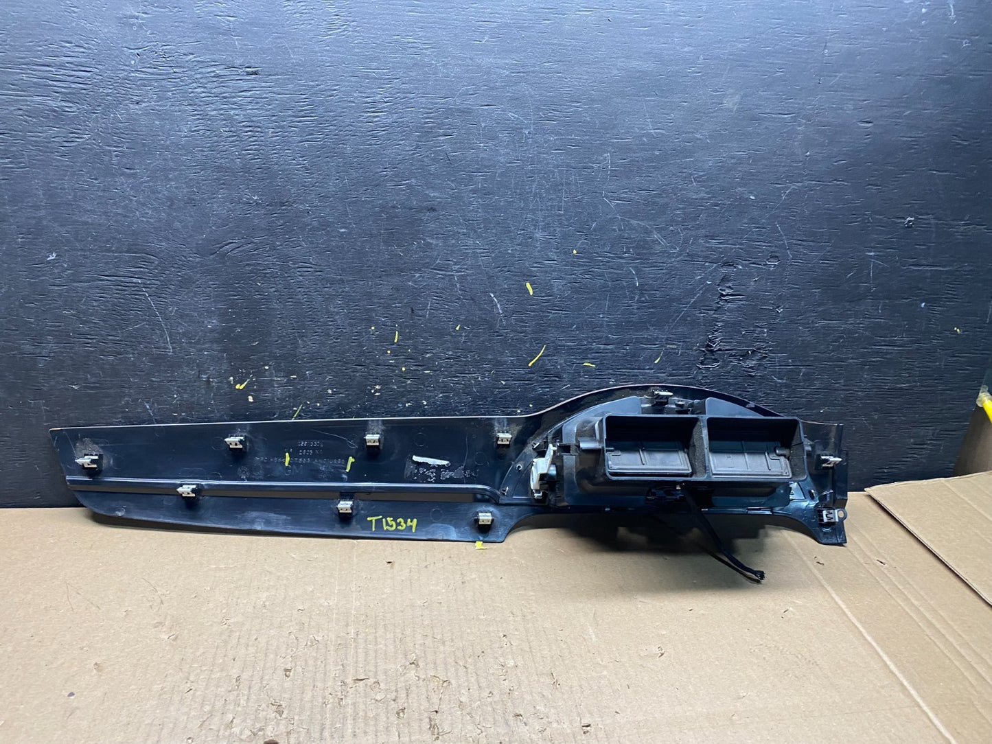 2008 to 2017 Buick Enclave Dash Center Clock Bezel Air Vent Trim Oem T1534 DG4