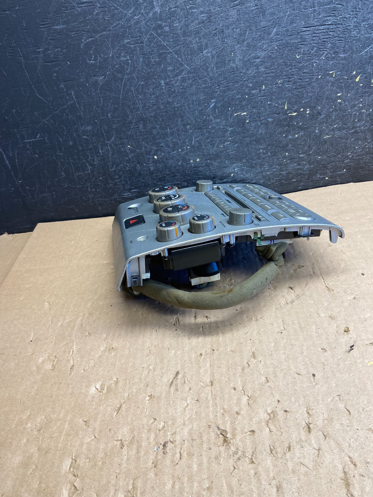 2004 to 2007 Nissan Armada Bose Radio CD Player A/C Climate Control OE AI5917 DG2