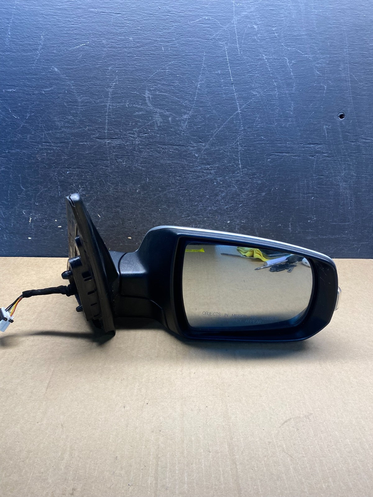 2011 to 2015 Kia Sorento Right Passenger Door Mirror Turn Signal AG7096 DW8