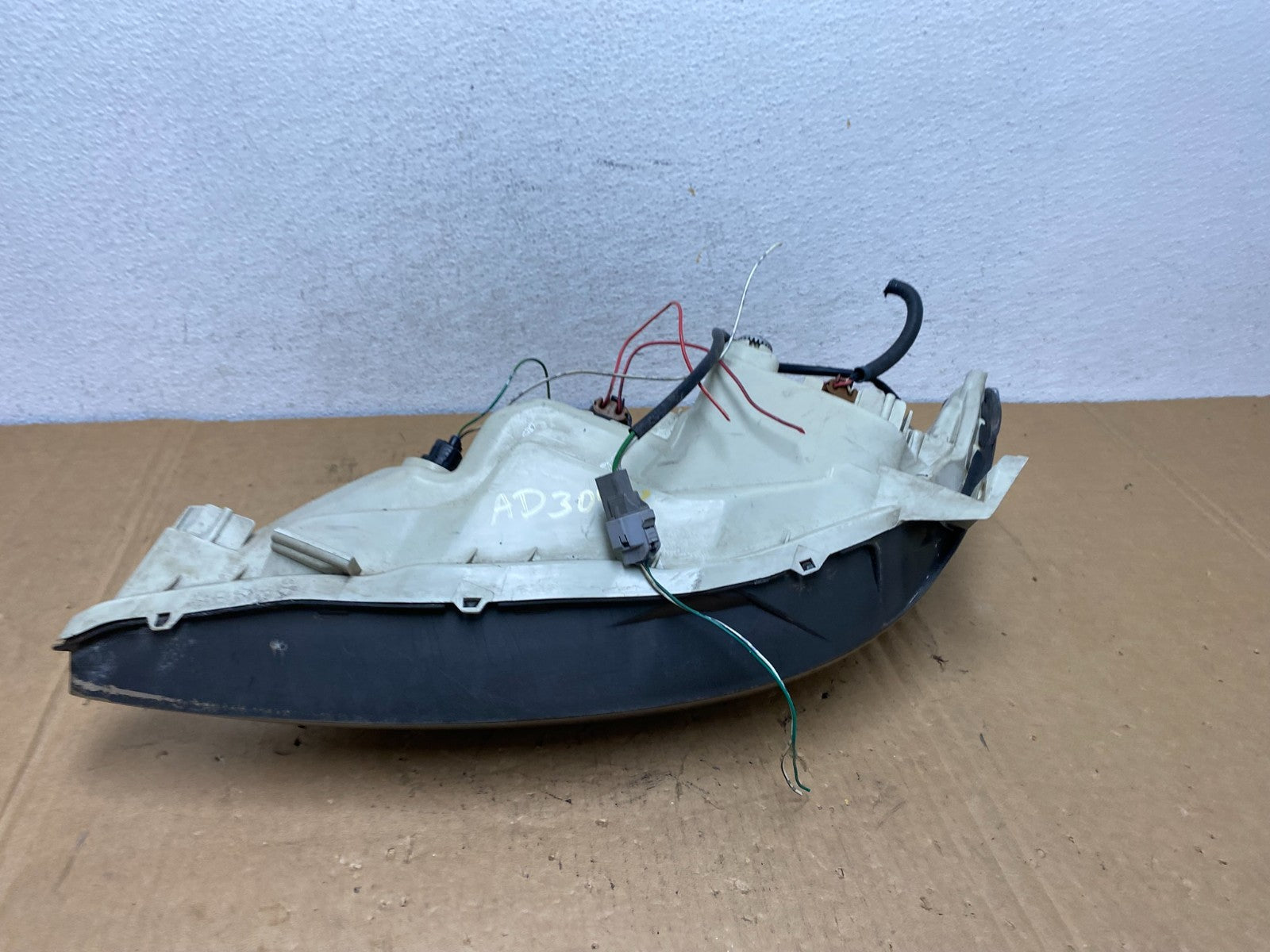 2005 to 2006 Toyota Camry Right Passenger RH Halogen Headlight AD3048 DW7