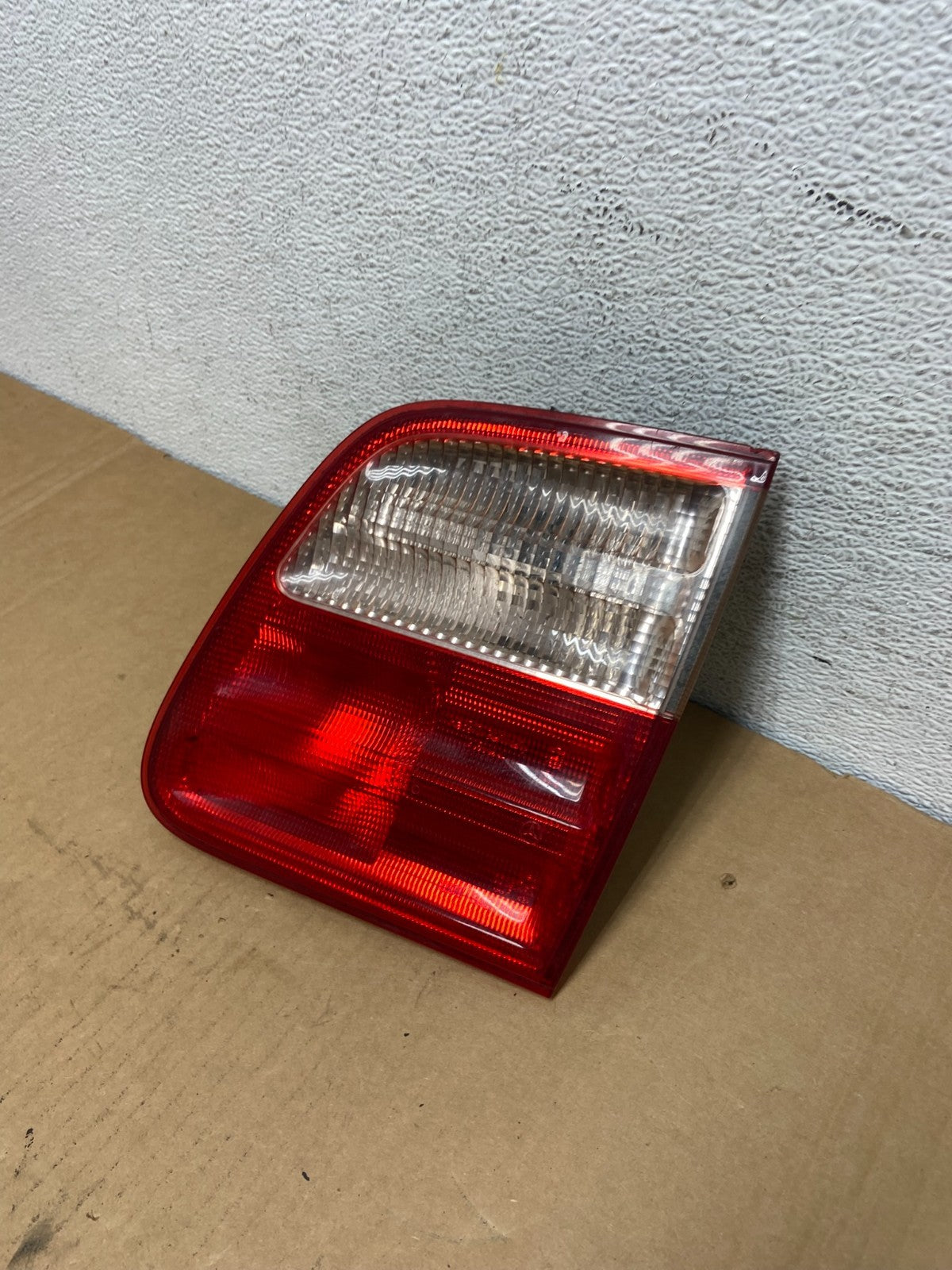 2000-2002 Mercedes-Benz E-Class E320 Wagon Right Inner Tail Light AD2617 DW1