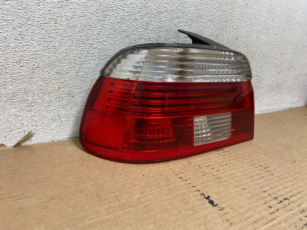 2001- 2003 BMW 5 Series E39 530i Left Driver LH Tail Light AH4016 DW1