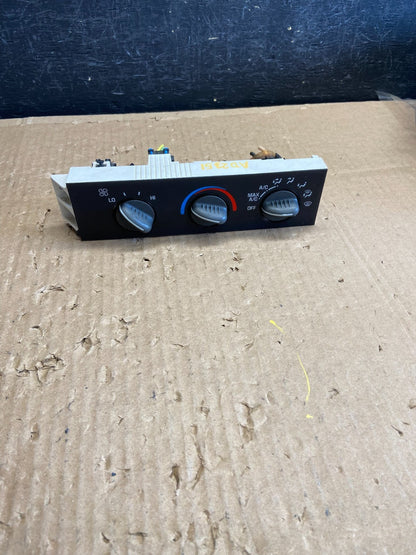 2001 - 2007 GMC Chevrolet Express 1500 Climate Control A/C ad2351 DG0