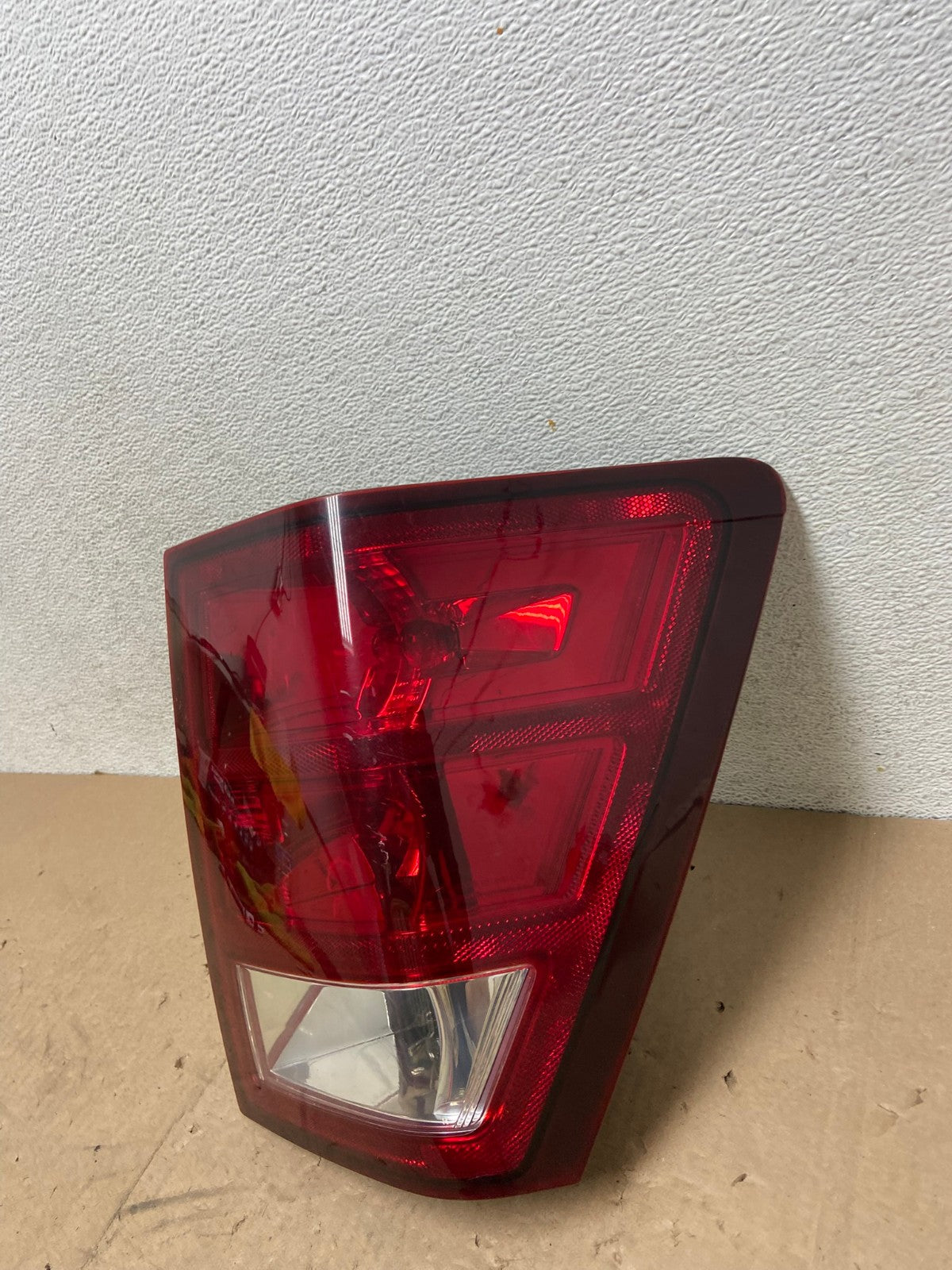 2005 - 2006 Jeep Grand Cherokee Right Passenger Rh Tail Light AG4966 LK1