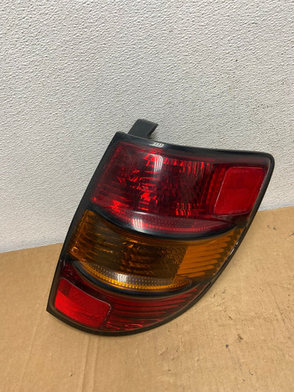 2003 - 2008 Pontiac Vibe Right Passenger RH Side Tail Light AD2790 LK0