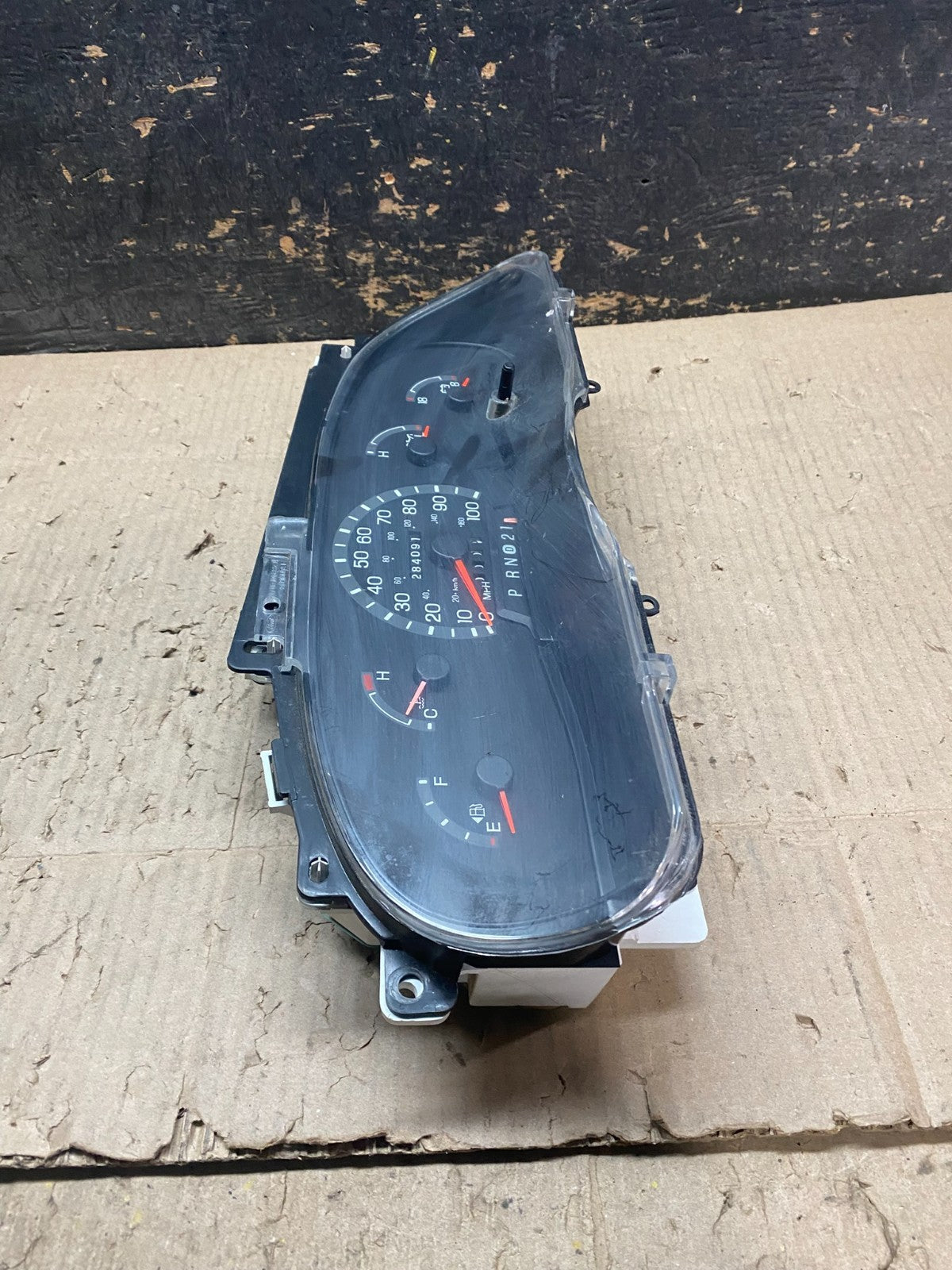1999 to 2000 Ford E150 E250 E350 VAN Gauge Speedometer Cluster x8091 DG3