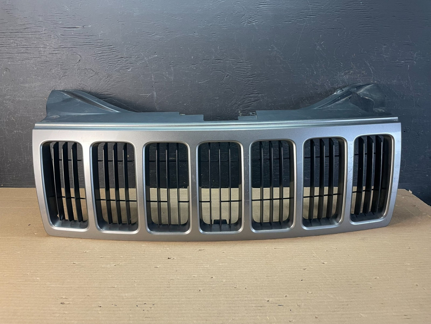 2008 2009 2010 Jeep Grand Cherokee Front Upper Grill Grille AE8729 DG0