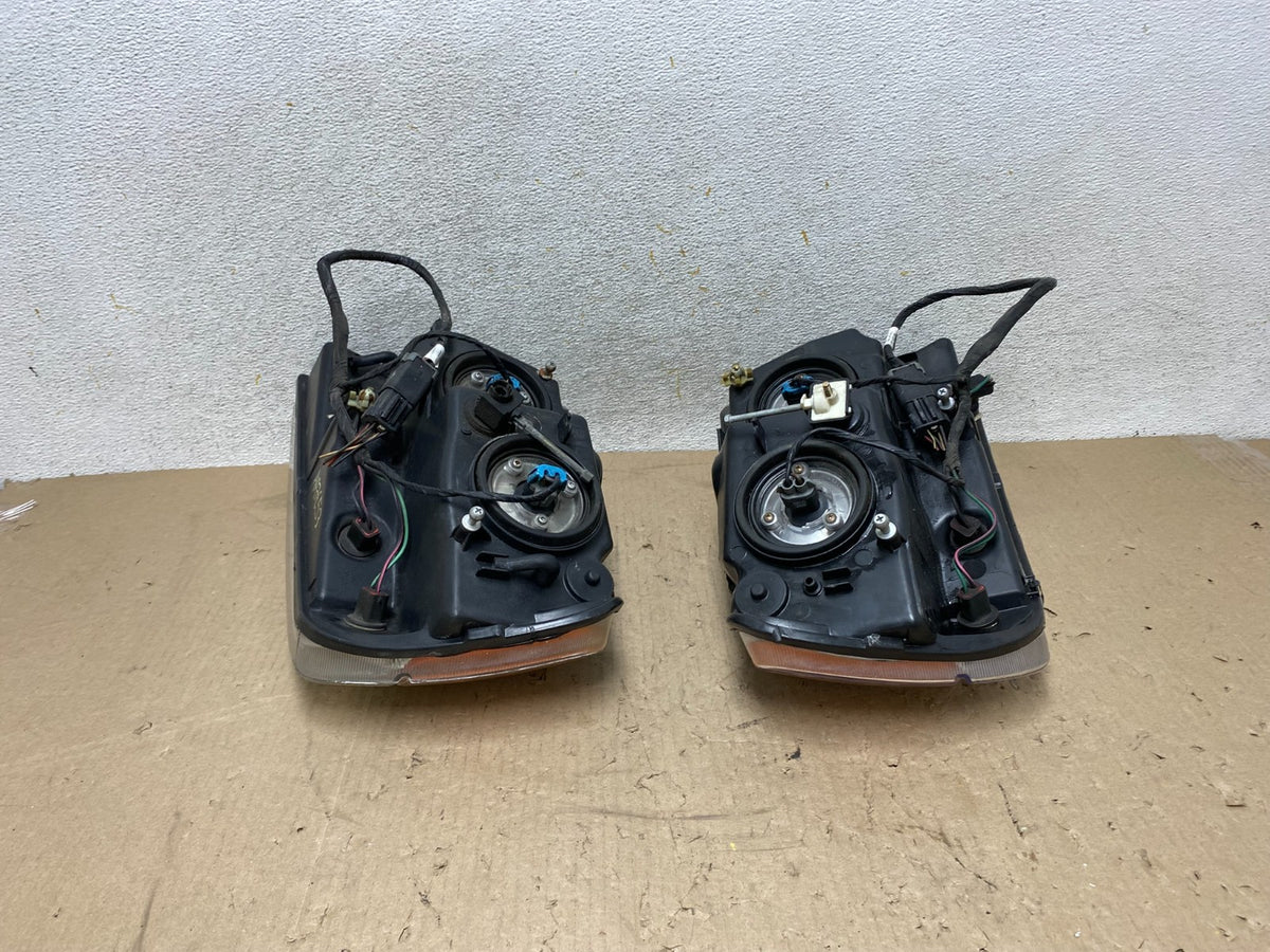 1999 - 2004 Jeep Grand Cherokee Left+Right Set Halogen Headlights AH7653 DW7