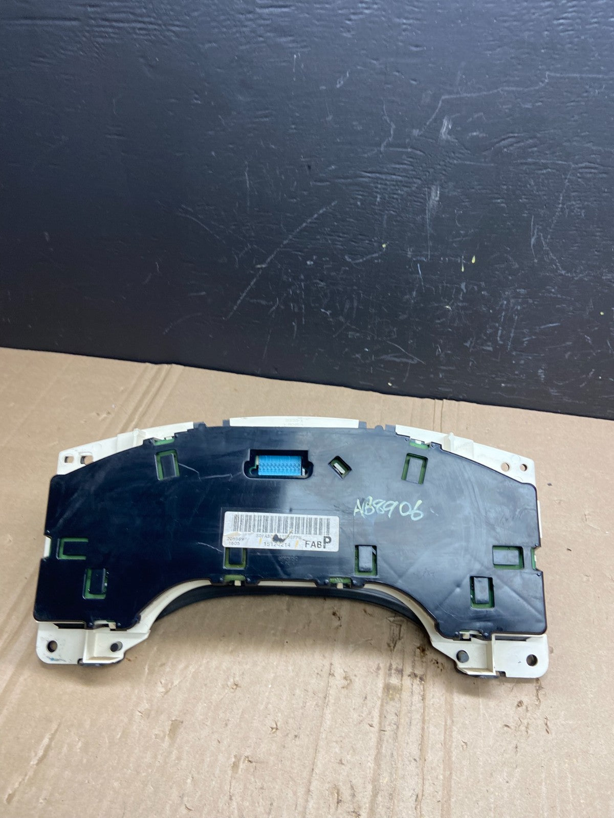 2004 to 2007 Chevrolet Express Speedometer Cluster Gauge OEM  AB8906  DG4