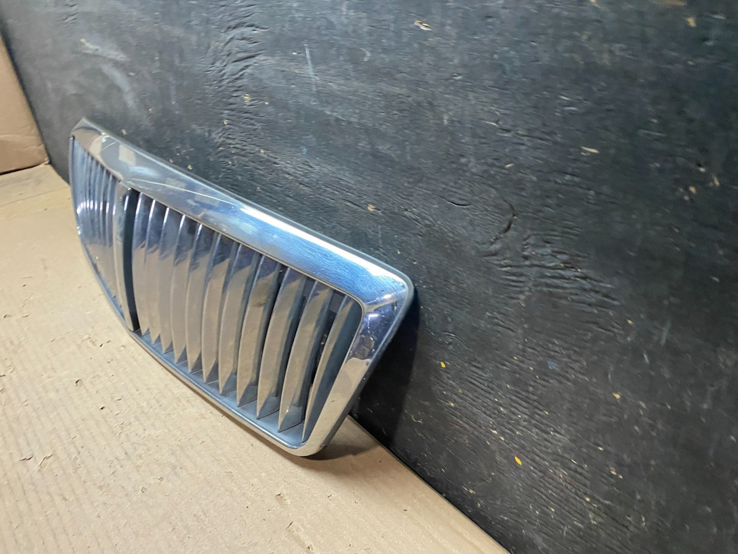 2002 to 2005 Hyundai XG350 Front Upper Grill Grille W/Emblem U7961 DG1