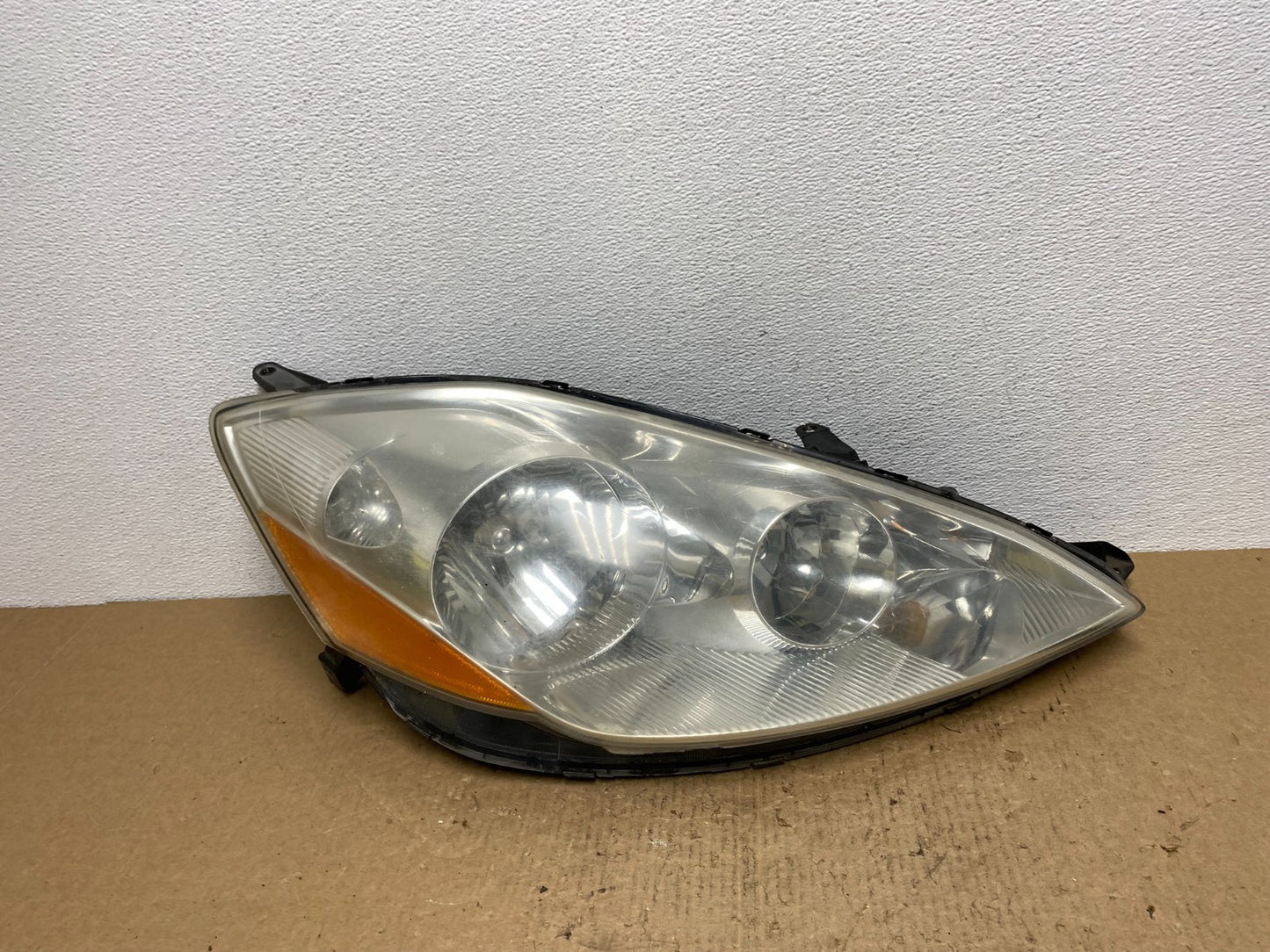 2006 to 2010 Toyota Sienna Right Passenger Rh Side Headlight Halogen AC1589 DW0