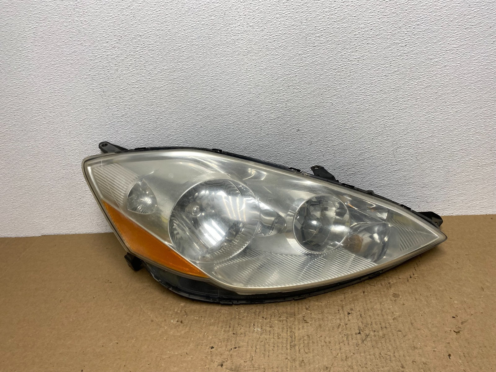 2006 to 2010 Toyota Sienna Right Passenger Rh Side Headlight Halogen AC1589 DW0
