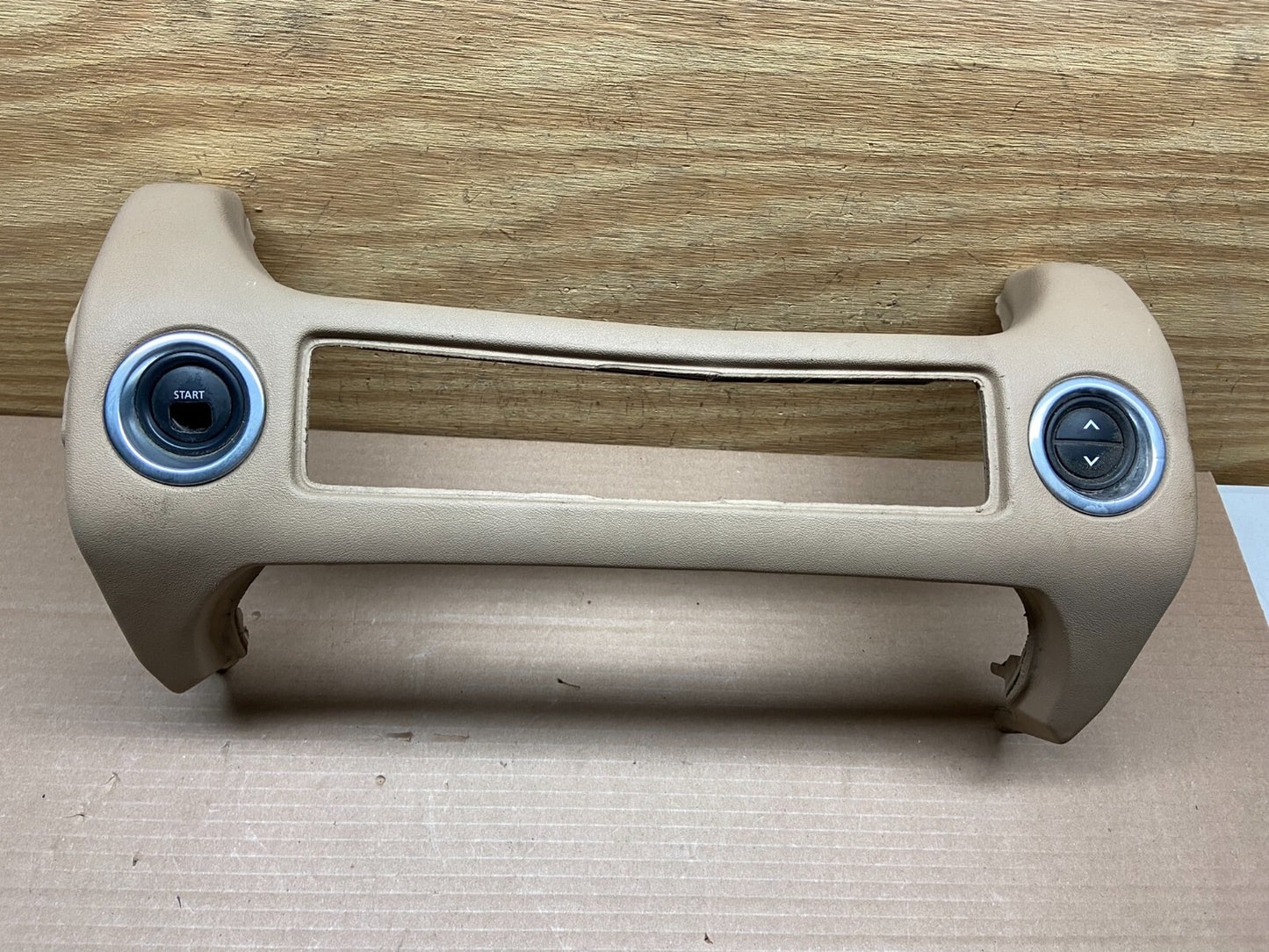 2010-2012 Land Range Rover  Dashboard Center Vent Trim  Switch C56840