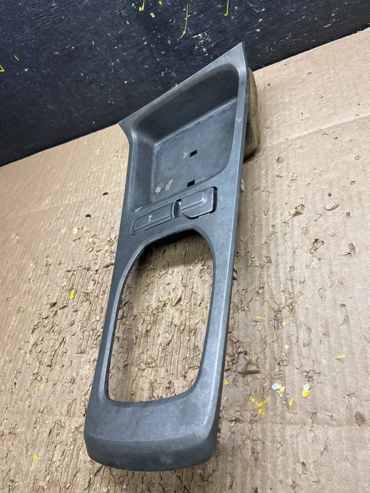 2010-2015 Chevrolet Camaro Camaro Center Console Shifter Trim Panel V7915 DG1