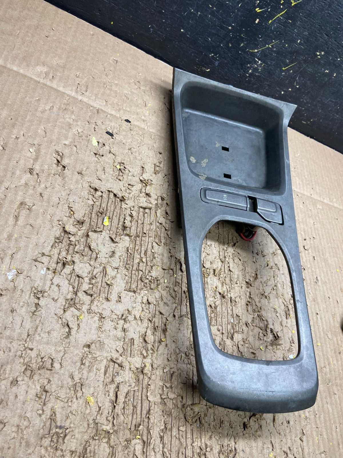 2010-2015 Chevrolet Camaro Camaro Center Console Shifter Trim Panel V7915 DG2