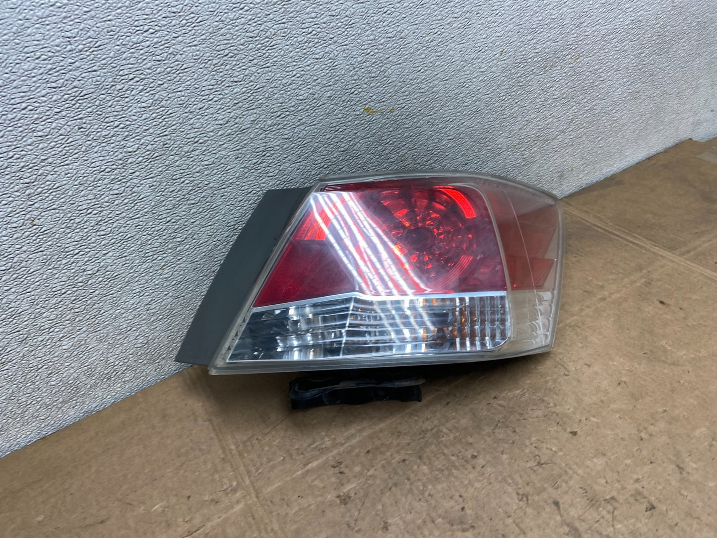 2008 to 2012 Honda Accord Sedan Tail light Right Passenger RH Side Y5894 DG2