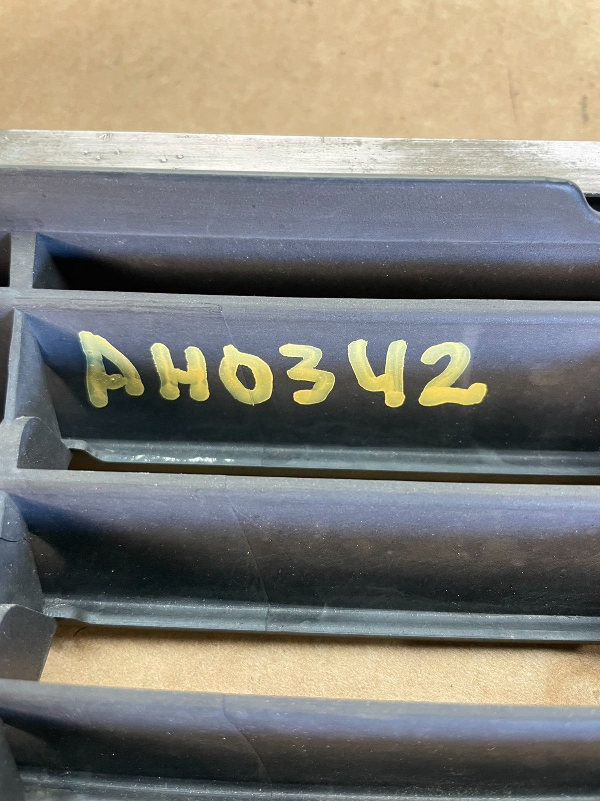 1995 to 1997 Lexus LS400 Front Upper Grill Grille AH0342 DG5
