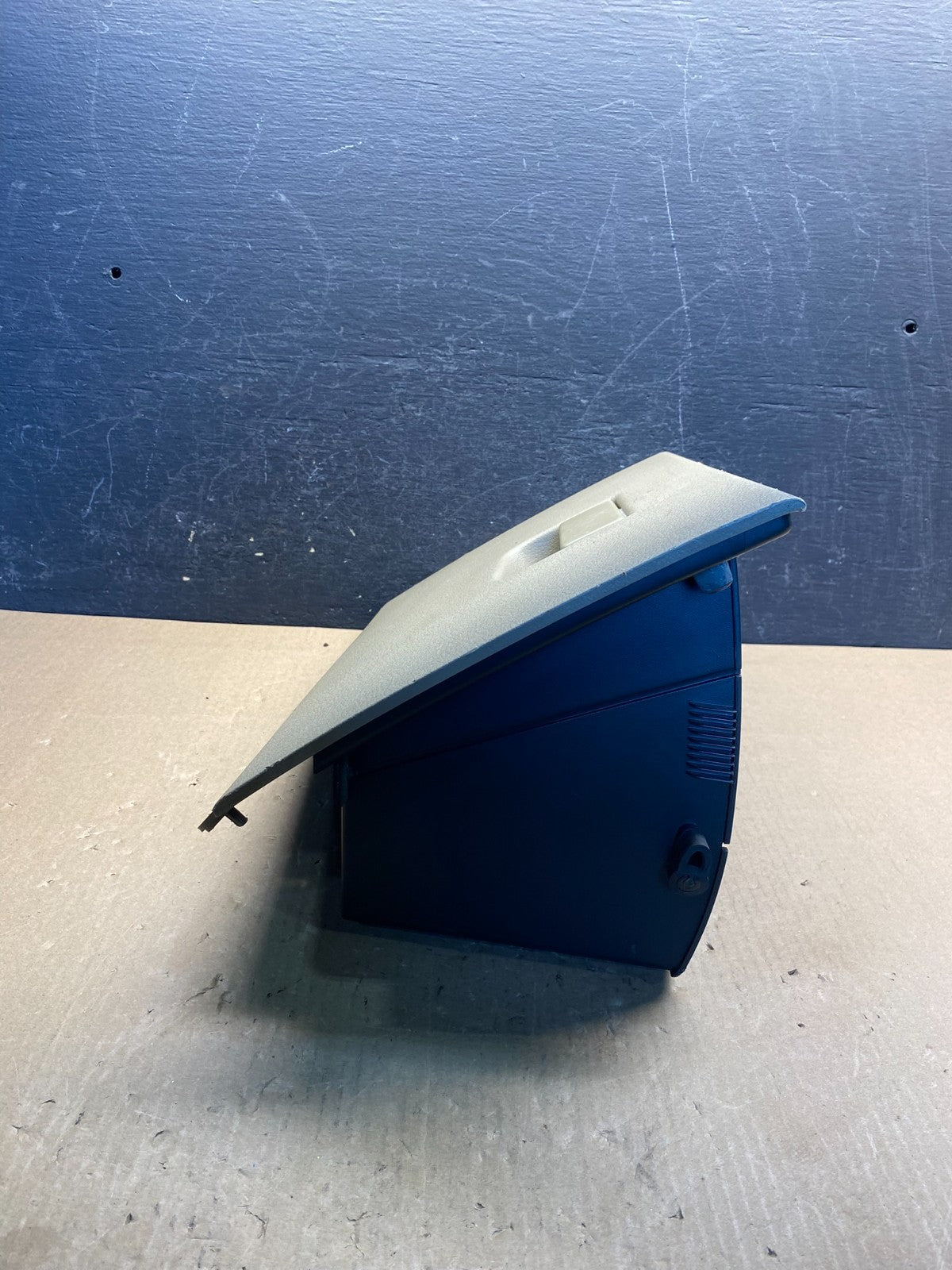 2004 to 2008 Ford F-150 Front Right Passenger Storage Glove Box AG1866 DG1